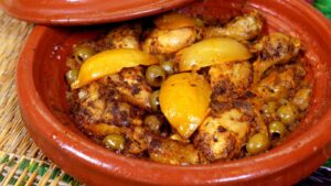 الطاجن المغربي بالدجاج والزيتون