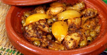 الطاجن المغربي بالدجاج والزيتون